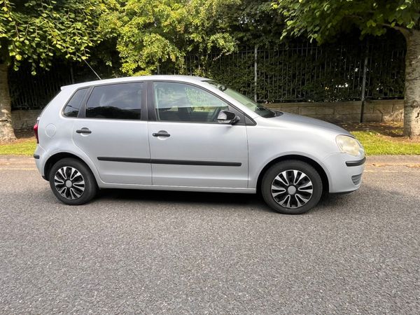 Volkswagen Polo Hatchback, Petrol, 2006, Silver
