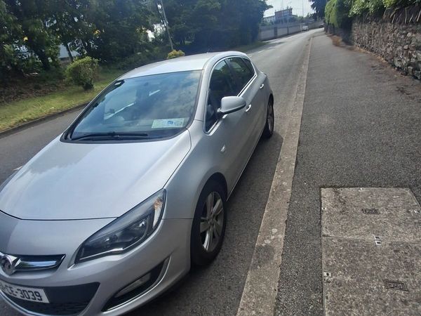 Vauxhall Astra Hatchback, Diesel, 2015, Silver