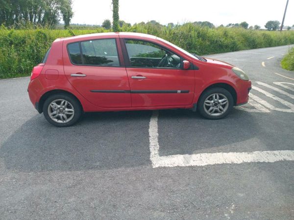 Renault Clio Hatchback, Petrol, 2007, Red