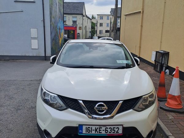 Nissan Qashqai Hatchback, Diesel, 2016, White