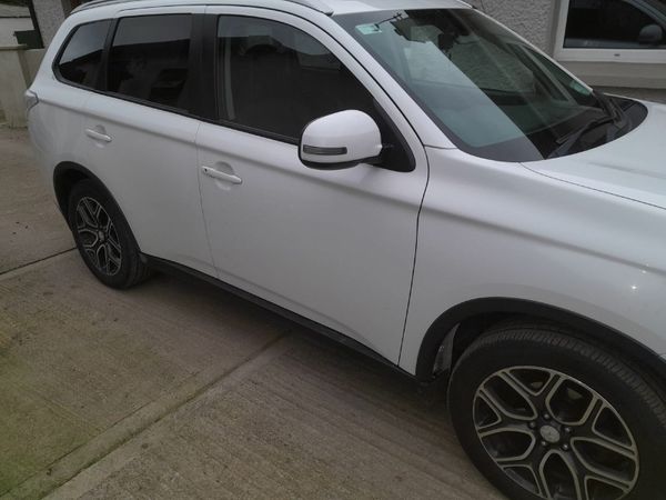 Mitsubishi Outlander SUV, Diesel, 2015, White