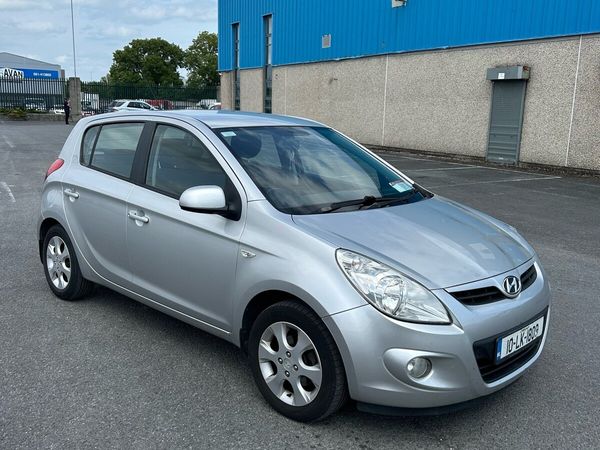 Hyundai i20 Hatchback, Petrol, 2010, Silver