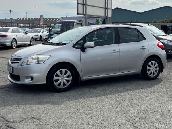Toyota Auris Hatchback, Diesel, 2012, Silver