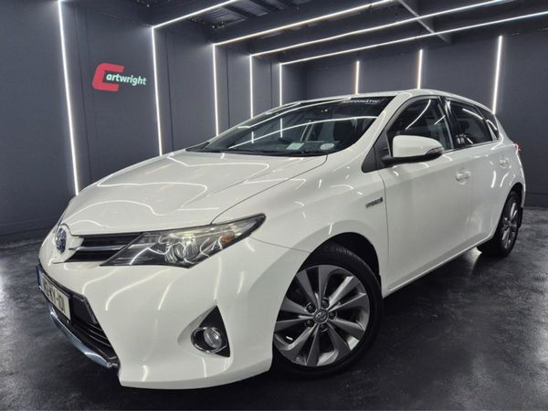Toyota Auris Hatchback, Petrol Hybrid, 2014, White