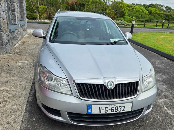 Skoda Octavia Estate, Diesel, 2011, Silver