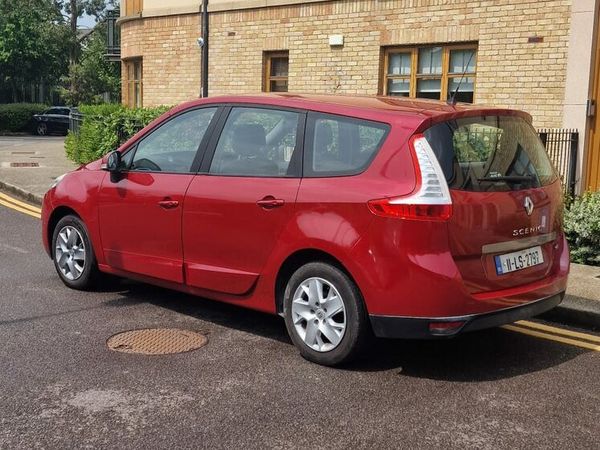 Renault Grand Scenic MPV, Diesel, 2011, Red