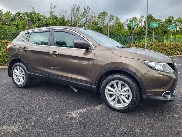 Nissan Qashqai Hatchback, Diesel, 2015, Brown