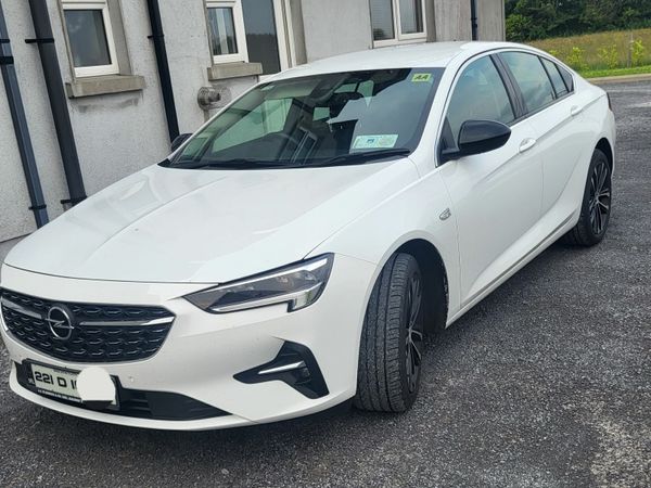 Opel Insignia Hatchback, Diesel, 2022, White