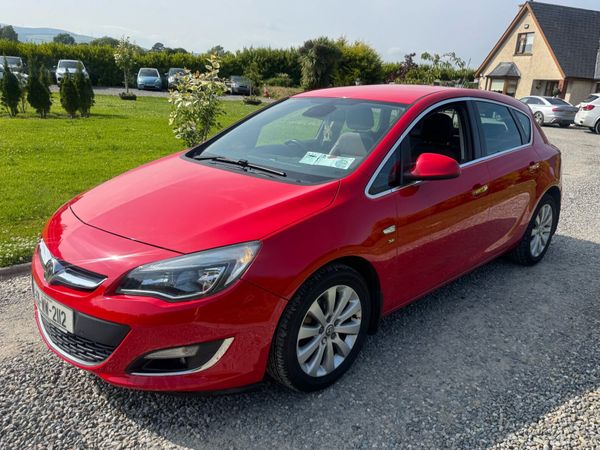 Vauxhall Astra Hatchback, Diesel, 2013, Red