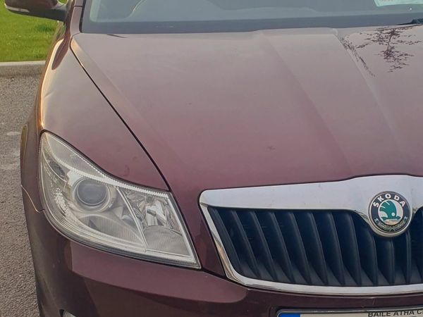 Skoda Octavia Saloon, Diesel, 2011, Red