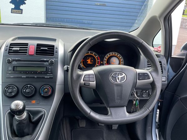 Toyota Auris Hatchback, Petrol, 2012, Blue