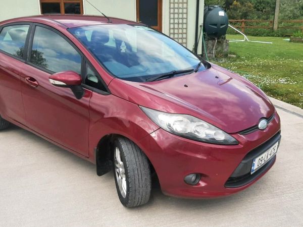 Ford Fiesta Hatchback, Petrol, 2009, Red