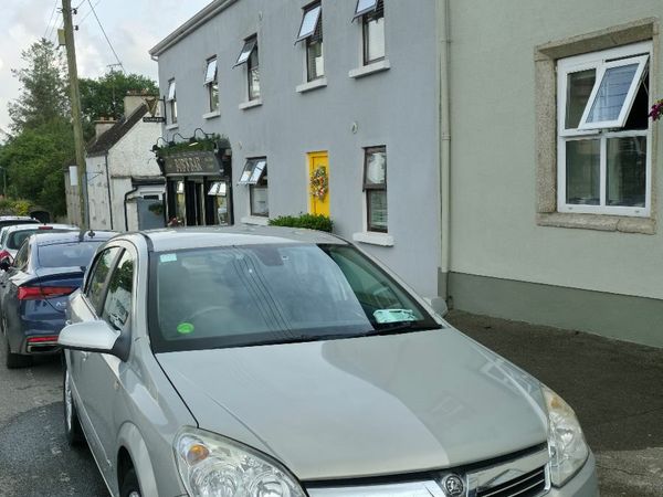 Vauxhall Astra Hatchback, Diesel, 2008, Beige