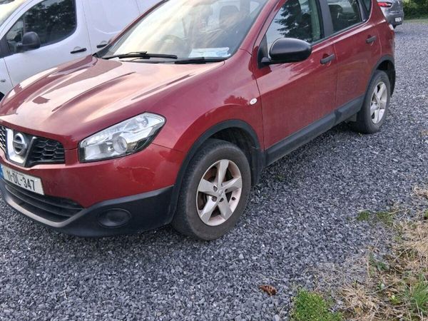 Nissan Qashqai Hatchback, Diesel, 2011, Red