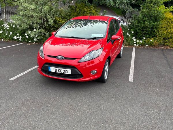 Ford Fiesta Hatchback, Petrol, 2013, Red