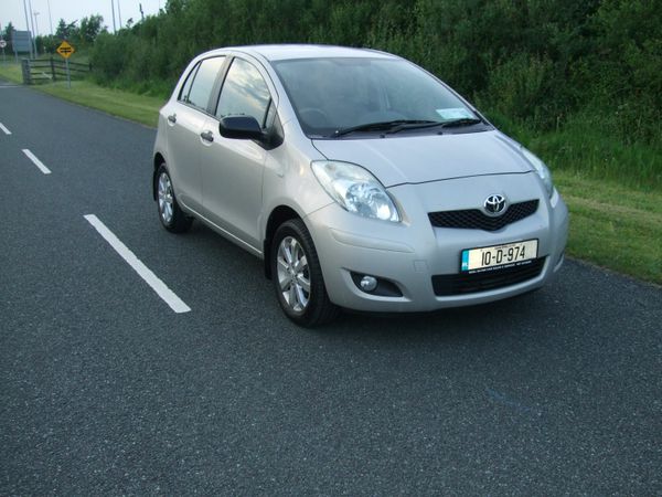 Toyota Yaris Hatchback, Petrol, 2010, Gold