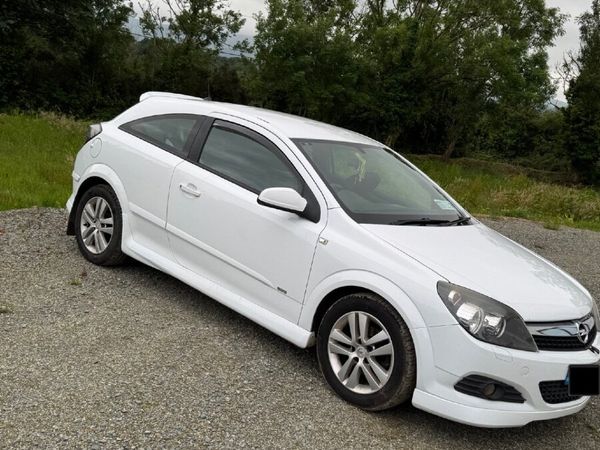 Opel Astra Hatchback, Petrol, 2008, White