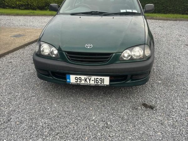 Toyota Avensis Saloon, Petrol, 1999, Green