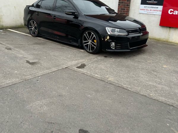 Volkswagen Jetta Saloon, Diesel, 2012, Black