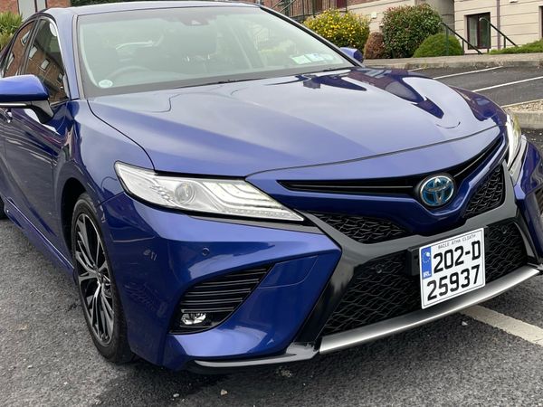 Toyota Camry Saloon, Petrol Hybrid, 2020, Purple