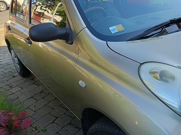 Nissan Micra Hatchback, Petrol, 2004, Gold