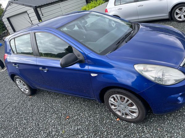 Hyundai i20 Hatchback, Petrol, 2009, Blue