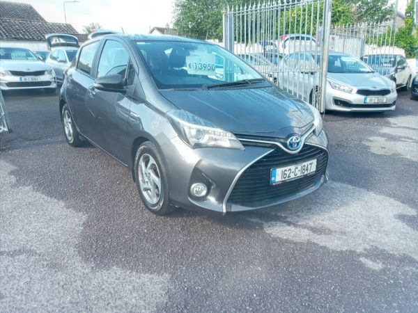 Toyota Yaris Hatchback, Petrol Hybrid, 2016, Grey