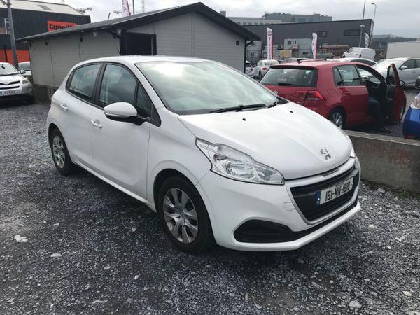Peugeot 208 Hatchback, Petrol, 2016, White