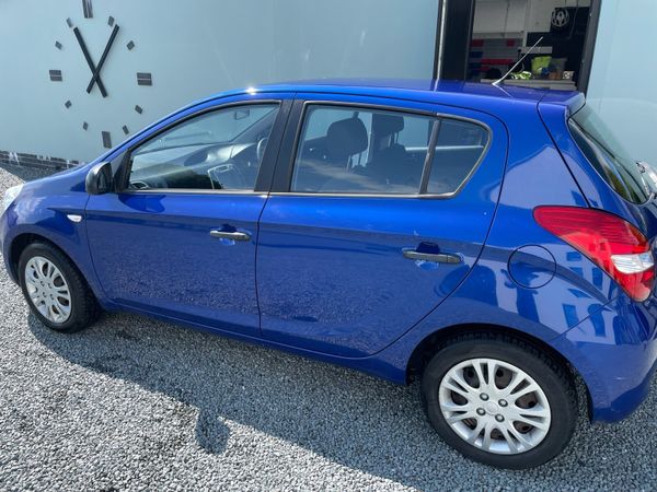 Hyundai i20 Hatchback, Petrol, 2009, Blue