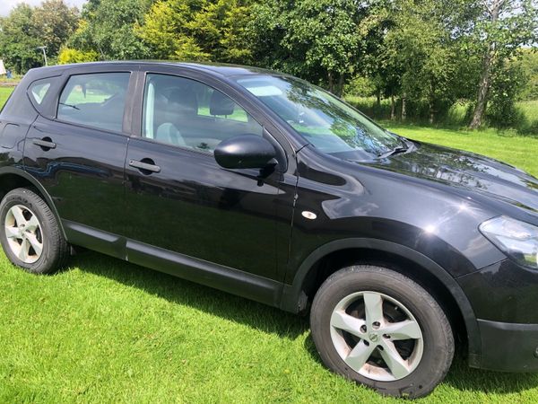 Nissan Qashqai Hatchback, Diesel, 2013, Black
