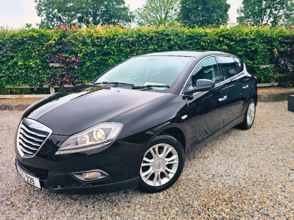 Chrysler Delta MPV, Diesel, 2012, Black