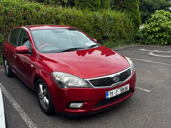 Kia Ceed Hatchback, Diesel, 2011, Red
