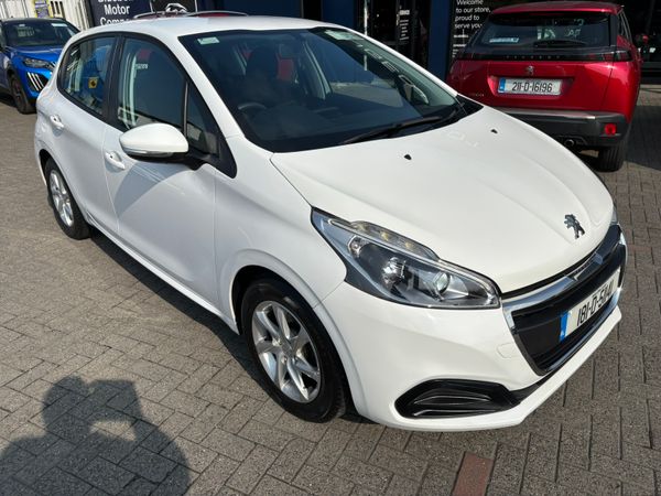 Peugeot 208 Hatchback, Petrol, 2018, White