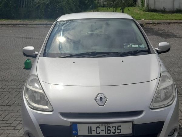 Renault Clio Hatchback, Petrol, 2011, Silver