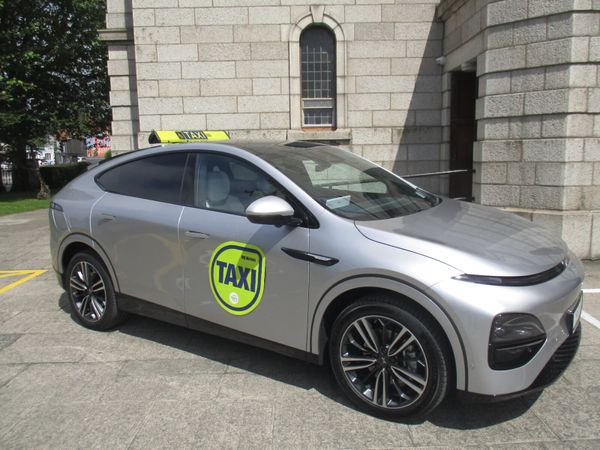 XPeng G6 Hatchback, Electric, 2025, Grey
