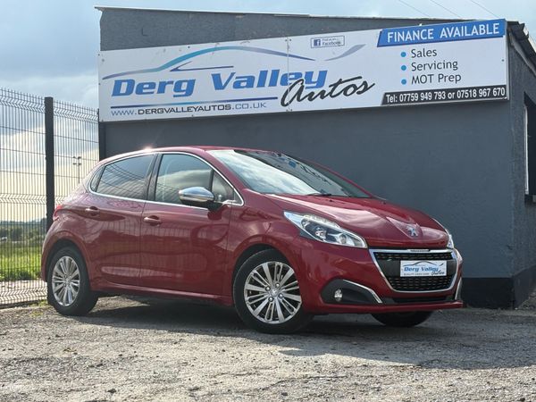 Peugeot 208 Hatchback, Petrol, 2017, Red
