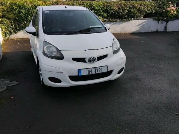 Toyota Aygo Hatchback, Petrol, 2011, White
