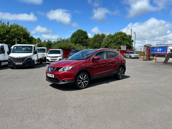 Nissan Qashqai SUV, Diesel, 2017, Red