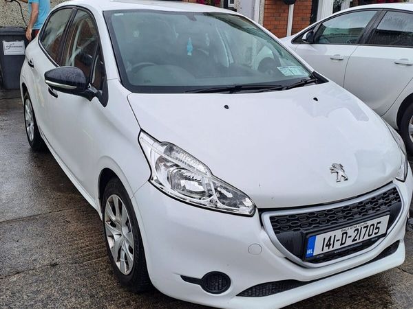 Peugeot 208 Hatchback, Petrol, 2014, White