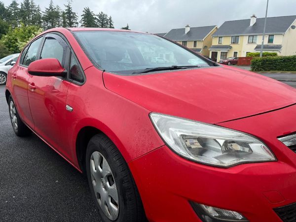 Vauxhall Astra Hatchback, Diesel, 2010, Red