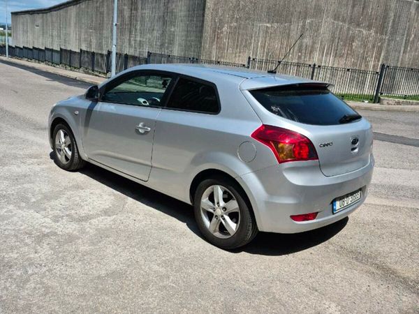 Kia Ceed Hatchback, Petrol, 2008, Silver