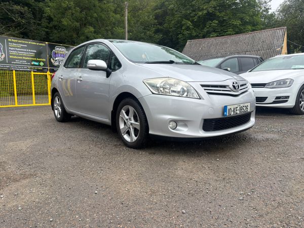 Toyota Auris Hatchback, Petrol, 2010, Silver