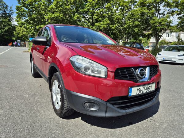 Nissan Qashqai Hatchback, Petrol, 2013, Red