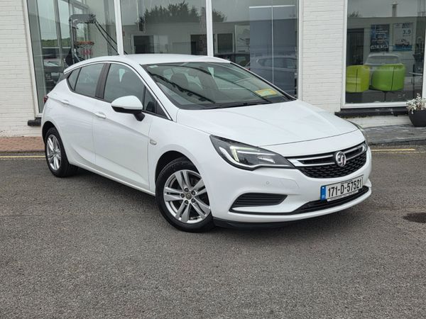 Vauxhall Astra Hatchback, Diesel, 2017, White