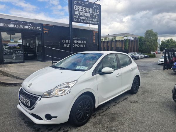 Peugeot 208 Hatchback, Petrol, 2015, White