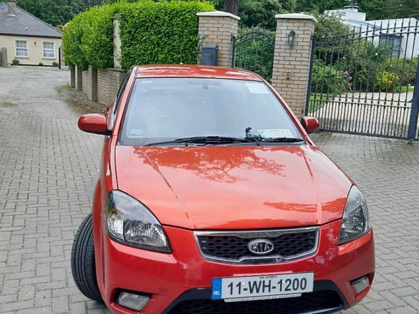 Kia Rio Hatchback, Diesel, 2011, Red