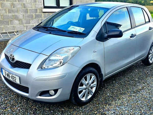 Toyota Yaris Hatchback, Petrol, 2011, Silver
