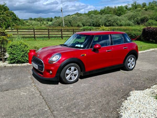 Mini Cooper Hatchback, Diesel, 2015, Red