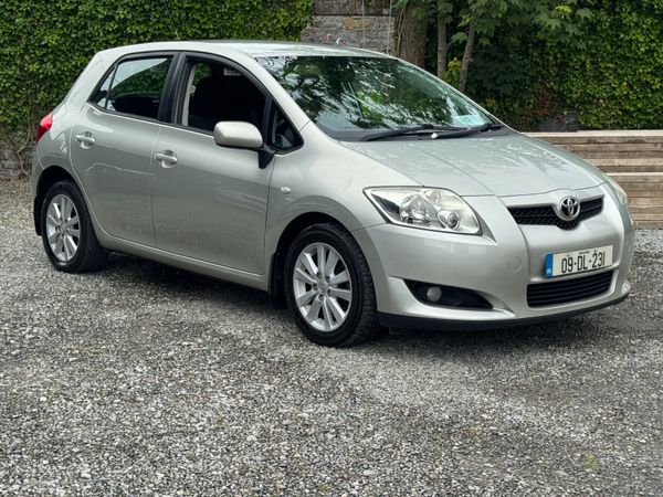 Toyota Auris Hatchback, Diesel, 2009, Silver