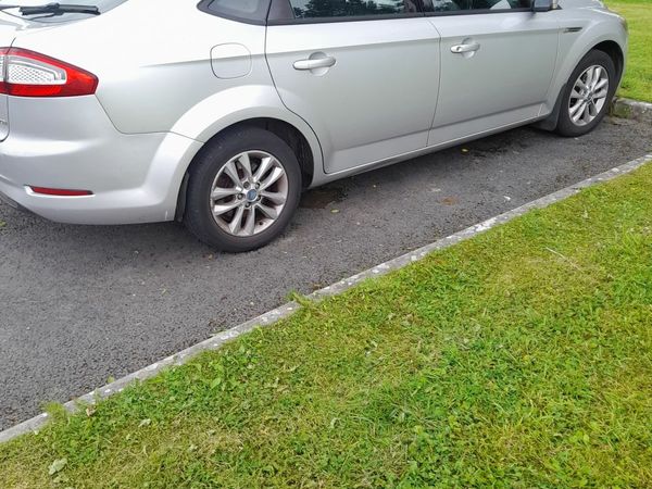 Ford Mondeo Hatchback, Diesel, 2011, Silver